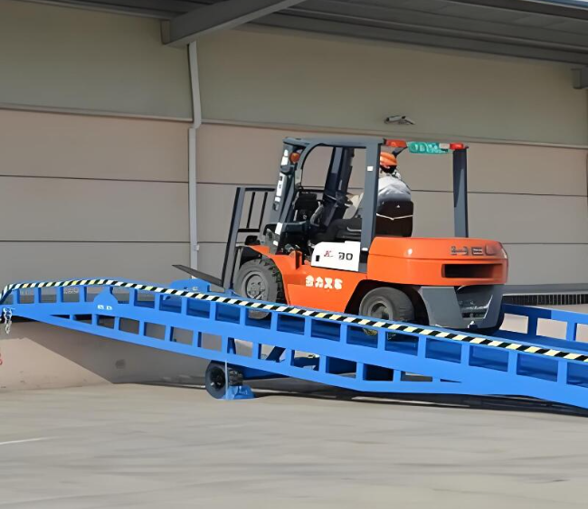 萨尔图移动式卸货平台（叉车用）